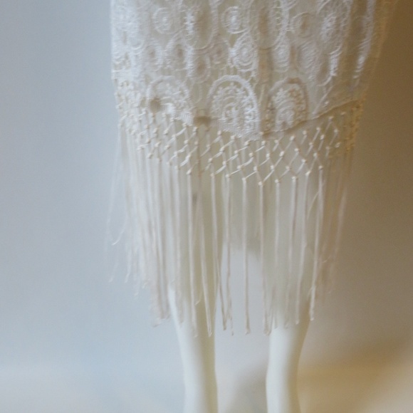 Elegant White Lace Fringe Skirt - Picture 3 of 8